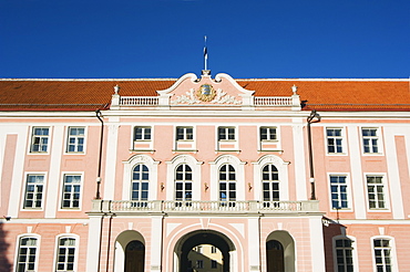 The 18th century Parliament Building on Toompea Hill, Old Town, UNESCO World Heritage Site, Tallinn, Estonia, Baltic States, Europe