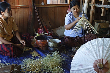 Umbrella makers, Inle Lake, Shan State, Myanmar (Burma), Asia