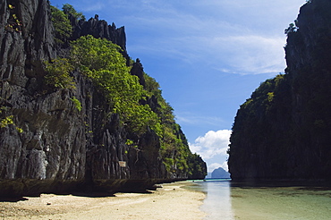 Miniloc Island, big lagoon and limestone rock formations, Bacuit Bay, El Nido Town, Palawan Province, Philippines, Southeast Asia, Asia