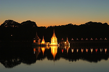 Water Temple Pagoda, Meiktila Lake, Meiktila, central Burma, Myanmar )Burma), Asia