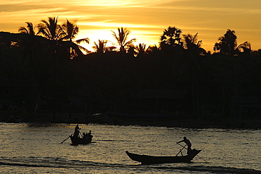 Boatman, boat, sunset, Pathein (Bassein), Myanmar (Burma), Asia