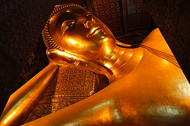 Reclining buddha, Wat Pho, Bangkok, Thailand, Southeast Asia, Asia