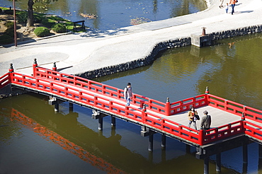 Bridge across to Matsumoto Castle (Crow Castle), built in 1594, Matsumoto City, Nagano Prefecture, Honshu Island, Japan, Asia