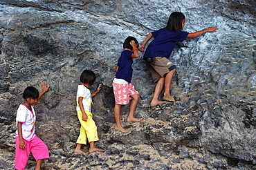 Thai girls, Rai Leigh Beach, Krabi, Thailand, Southeast Asia, Asia