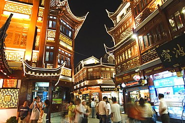 Yuyuan (Yu yuan) Garden Bazaar buildings founded by Ming dynasty Pan family illuminated in the Old Chinese city district, Shanghai, China, Asia