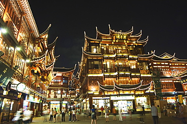 Yuyuan (Yu yuan) Garden Bazaar buildings founded by Ming dynasty Pan family illuminated in the Old Chinese city district, Shanghai, China, Asia