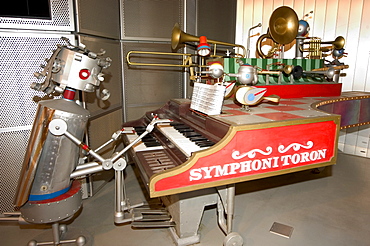 Robot playing piano, robot station, Aichi Expo Japan 2005, Nagoya, Honshu Island, Japan, Asia