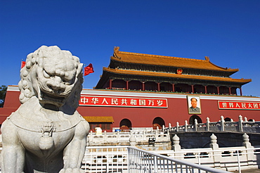 A lion statue at the Gate of Heavenly Peace at the Forbidden City Palace Museum, Beijing, China, Asia