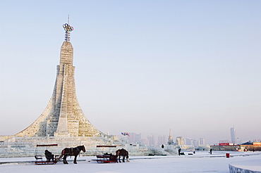 A horse and carriage and ice sculptures at the Ice Lantern Festival, Harbin, Heilongjiang Province, Northeast China, China, Asia