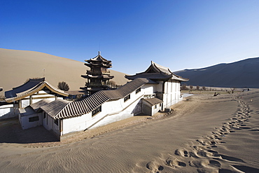 Ming Sha sand dunes and pavilion at Crescent Moon Lake, Dunhuang, Gansu Province, China, Asia