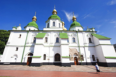 St. Sophia's Cathedral, built between 1017 and 1031 with baroque style domes, UNESCO World Heritage Site, Kiev, Ukraine, Europe