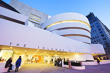 Solomon R. Guggenheim Museum, built in 1959, designed by Frank Lloyd Wright, Manhattan, New York City, New York, United States of America, North America