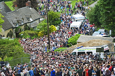 Huge crowds and ambulance crew at the Cheese Rolling Festival, Coopers Hill, Gloucestershire, England, United Kingdom, Europe