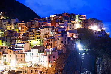 Clifftop village of Manarola, Cinque Terre, UNESCO World Heritage Site, Liguria, Italy, Europe