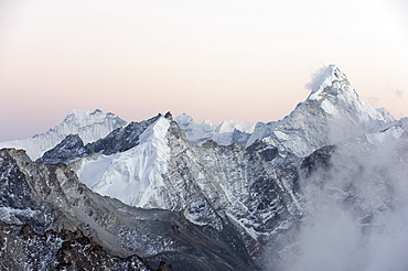 Ama Dablam, 6812m, Solu Khumbu Everest Region, Sagarmatha National Park, Himalayas, Nepal, Asia