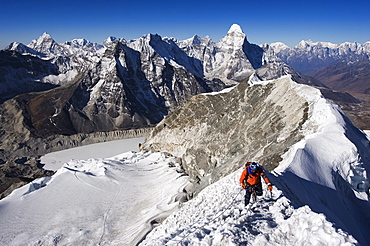 Climber on summit ridge of Island Peak, 6189m, Ama Dablam, 6812m, Solu Khumbu Everest Region, Sagarmatha National Park, Himalayas, Nepal, Asia