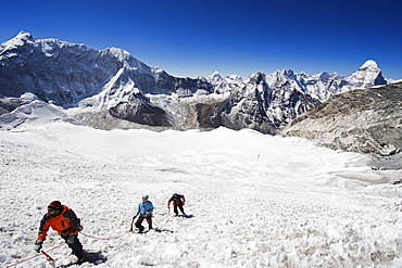 Climbers on an ice wall, Island Peak 6189m, Solu Khumbu Everest Region, Sagarmatha National Park, Himalayas, Nepal, Asia