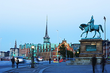 Statue of Frederik Syvende, Borsen, former stock exchange built in 1619, Copenhagen, North Zealand, Denmark, Scandinavia, Europe