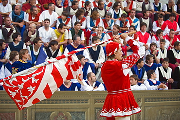 Flag bearer in parade at El Palio horse race festival, Piazza del Campo, Siena, Tuscany, Italy, Europe