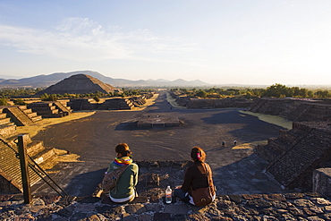 Tourists at the Pyramid of the Sun at Teotihuacan, UNESCO World Heritage Site, Mexico, North America