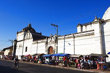 Market outside Leon Cathedral, Basilica de la Asuncion, Leon, Nicaragua, Central America