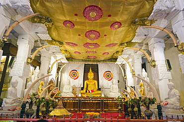 Temple of the Tooth (Sri Dalada Maligawa), UNESCO World Heritage Site, Kandy, Hill country, Sri Lanka, Asia