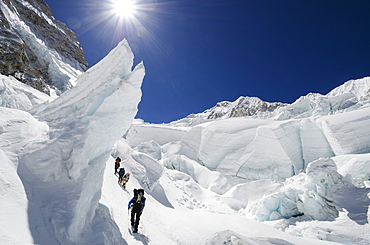 Climbers in the Khumbu icefall, Mount Everest, Solu Khumbu Everest Region, Sagarmatha National Park, UNESCO World Heritage Site, Nepal, Himalayas, Asia 