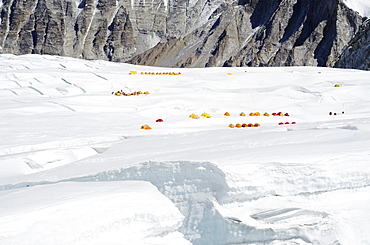 Tents at Camp 1 on Mount Everest, Solu Khumbu Everest Region, Sagarmatha National Park, UNESCO World Heritage Site, Nepal, Himalayas, Asia 