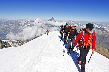 Climbers on Breithorn mountain, 4164m, Matterhorn in background, Zermatt, Valais, Swiss Alps, Switzerland, Europe