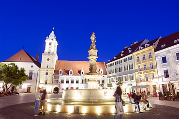 Rolands fountain dating from 1572, Bratislava, Slovakia, Europe