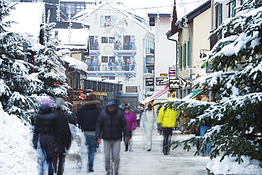 Snowfall in town centre, Chamonix, Haute-Savoie, French Alps, France, Europe