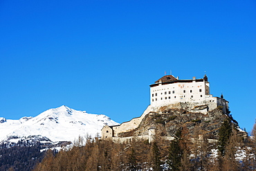 Scuol Castle (Schloss Tarasp), Scuol-Tarasp, Graubunden, Swiss Alps, Switzerland, Europe