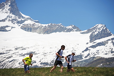 Runners in the Zermatt Marathon and the Matterhorn, Valais, Swiss Alps, Switzerland, Europe