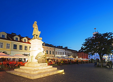 Monument to Tadeusz Kosciuszko, Rynek Town Square, Rzeszow, Poland, Europe 