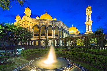 Jame'asr Hassanal Bolkiah Mosque, Bandar Seri Begawan, Brunei, Borneo, Southeast Asia, Asia