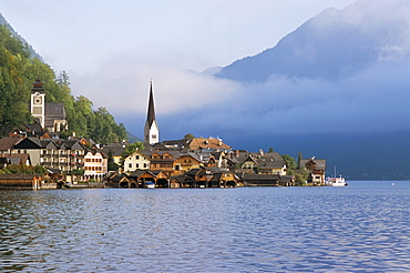 Halstatt (Hallstatt) Lake, near Salzburg, Salzkammergut, Austria, Europe