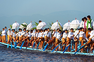 Ceremonial boat, Phaung Daw Oo Pagoda Festival, Inle Lake, Shan State, Myanmar (Burma), Asia