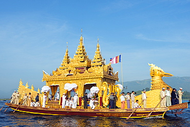 Ceremonial boat, Phaung Daw Oo Pagoda Festival, Inle Lake, Shan State, Myanmar (Burma), Asia