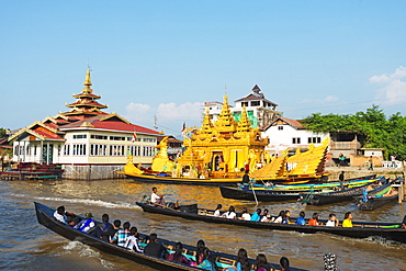 Ceremonial boat, Phaung Daw Oo Pagoda Festival, Inle Lake, Shan State, Myanmar (Burma), Asia