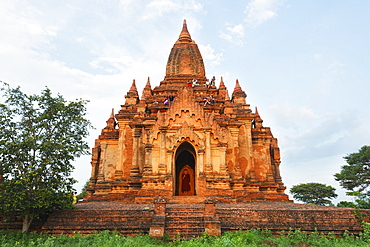 Tourists waiting for sunset on a temple, Bagan (Pagan), Myanmar (Burma), Asia