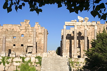 Forecourt and Propylaea, Roman archaeological site, Baalbek, UNESCO World Heritage Site, The Bekaa Valley, Lebanon, Middle East