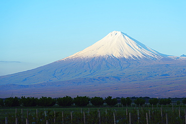 Lesser Ararat, 3925m, near Mount Ararat in Turkey photographed from Armenia, Caucasus, Central Asia, Asia