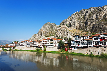 Hatuniye Mahallesi historic neighbourhood below Harsena Castle, Amasya, Central Anatolia, Turkey, Asia Minor, Eurasia