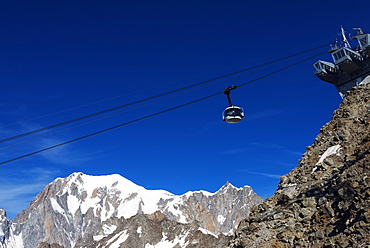 New Skyway revolving cable car opened 2015, to Monte Bianco (Mont Blanc), Courmayeur, Italian Alps, Italy, Europe