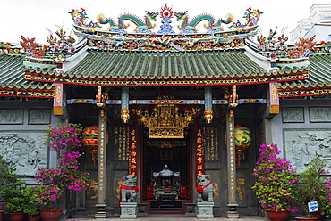 Nghia An Hoi Quan Pagoda, Cholon, Ho Chi Minh City (Saigon), Vietnam, Indochina, Southeast Asia, Asia