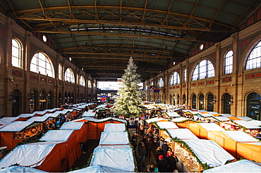 Christmas market at Zurich train station, Zurich, Switzerland, Europe