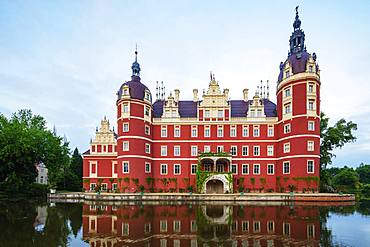 Neues Schloss Castle, built by Prince Hermann von Puckler-Muskau, UNESCO World Heritage Site, Muskauer Park, Bad Muskau, Saxony, Germany, Europe