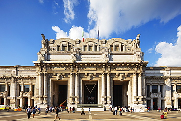 Central Train station, Milan, Lombardy, Italy, Europe