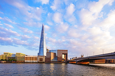 The Shard designed by Renzo Piano and Howard Kennedy, No 1 London Bridge, River Thames, London, England, United Kingdom, Europe