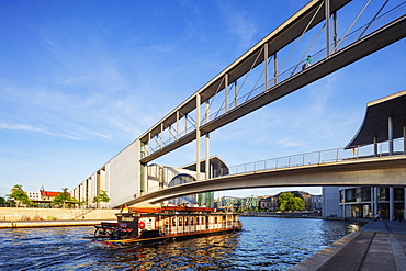 Bridge over the Spree River connecting Marie Elisabeth Luders House and Paul Lobe Haus legislative buildings, Berlin, Brandenburg, Germany, Europe